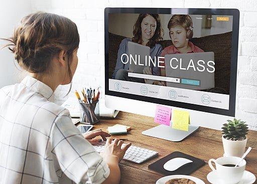 Creating Online Community For An E-Learning Website